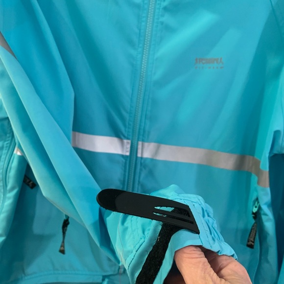 Running Room water repellent running jacket with reflective tape - Picture 6 of 15